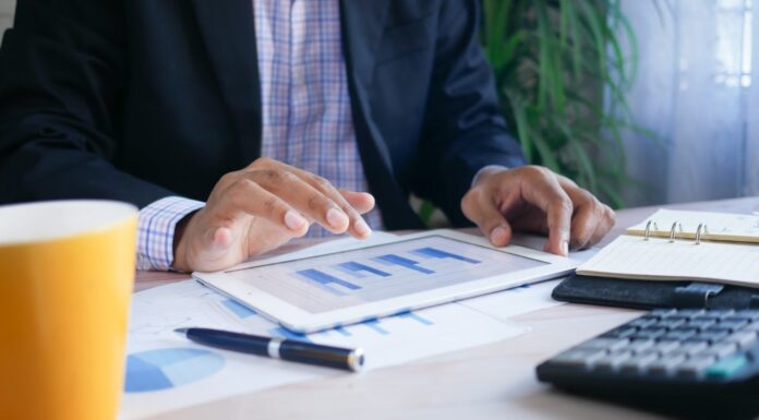 광산 노동자 필(61세), 24만 달러를 잃은 후 은퇴 계획취소 towfiqu barbhuiya_unplash