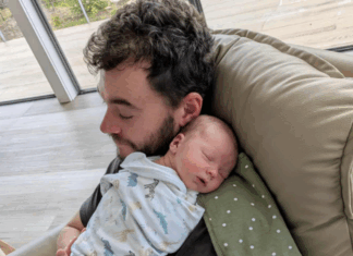 멜버른 출신 푸드 인플루언서, 출산 중 희귀 합병증으로 사망 Family, friends and the community have rallied behind Nathan Warnecke and Axel. (GoFundMe)_9news