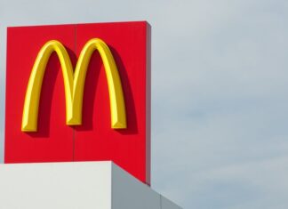 호주 시드니 뉴타운, 맥도날드 개점 계획 거부 The recommendation of refusal was adopted after the matter was put to members of the meeting. (Getty)_9news