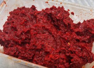 호주 퀸즐랜드, 수제 칠리 페이스트에서 쥐약 성분 검출…보건 당국 경고 A homemade chilli paste found to contain brodifacoum, the active ingredient in rat poison which causes problems with blood clotting. Photograph Queensland Health_the_guardian