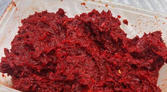 호주 퀸즐랜드, 수제 칠리 페이스트에서 쥐약 성분 검출…보건 당국 경고 A homemade chilli paste found to contain brodifacoum, the active ingredient in rat poison which causes problems with blood clotting. Photograph Queensland Health_the_guardian