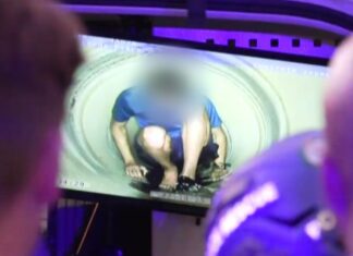 호주 시드니, 체포 피하려 하수구 숨은 남성 검거 The man was located by police inside a storm drain. (Nine)