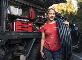 호주 NSW, TAFE가 틱톡 인플루언서와 손잡고 기술 인력 부족 해결 나서 Yana Marks began her plumbing apprenticeship at the age of 17. (Steven Siewert)_9news