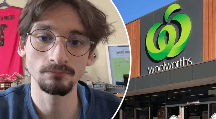 호주, 울워스 AI 면접 논란 Jamie, 24, from NSW applied for a job at Woolies and said he was rejected after two AI interviews. (TikTok@jammy_dunkGetty)_9news