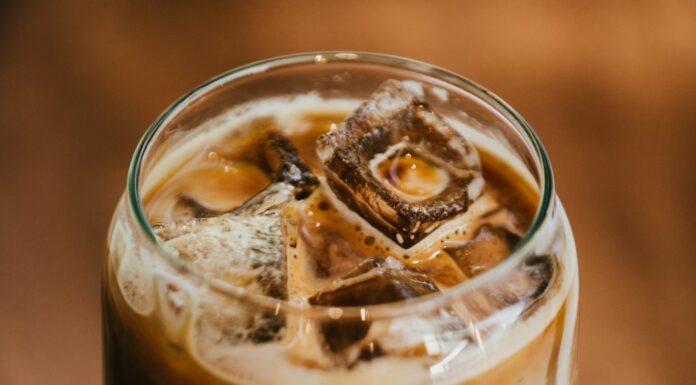 프랑스, 향미 커피는 사실상 디저트 수준 당분 함유 Does your morning coffee contain enough sugar to be called a dessert_nathan_dumlao_unsplash