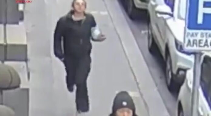 호주 멜버른, 동양인 여성 묻지마 공격 후 외출 두려움 Lauren Darul, 32, was out on bail when the alleged incident occurred. Picture 7NEWS