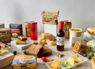 호주 콴타스, 국내선 비즈니스·이코노미 기내식 전면 개편 Here’s a glimpse of the new economy menu offerings._news.com.au