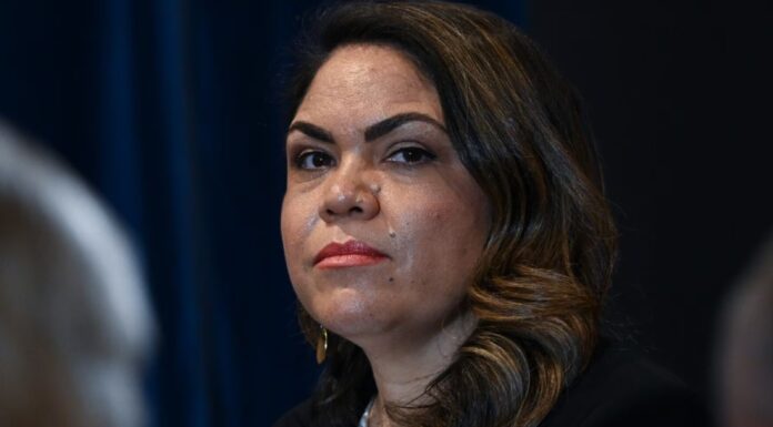 호주 시드니 파라마타 시의회, Jacinta Price에 공식 사과 요구 추진 Jacinta Price stirred controversy last month over remarks about Australia’s Indian community. Picture NewsWire Glenn Campbell_news.com.au