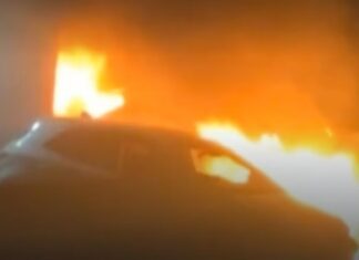 호주 시드니 서부, 새벽 시간 연쇄 화재 발생 Emergency services raced to the car fires about 330am Saturday. Picture 9News