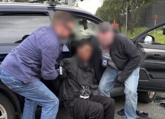 호주 시드니, ‘킬 팀’ 계획적 살인 미수로 체포 Police allege the trio were en route to planned hit near a Revesby shopping centre. Picture NSW Police_news.com.au
