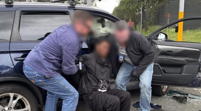 호주 시드니, ‘킬 팀’ 계획적 살인 미수로 체포 Police allege the trio were en route to planned hit near a Revesby shopping centre. Picture NSW Police_news.com.au