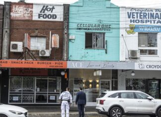 호주 시드니 크로이든 파크에서 총기 난사발생 …1명 중태·16명 이상 경상 Aftermath of overnight's shooting at Croydon Park. (Thomas Wielecki)