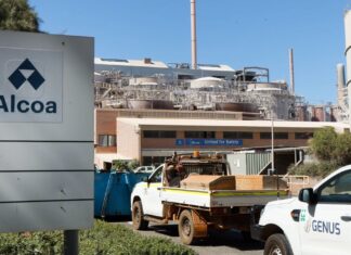 서호주 알루미나(Alcoa) 정유소 폐쇄로 일자리 감소 예상 Alcoa will close its Kwinana refinery in Western Australia. (Trevor Collens)