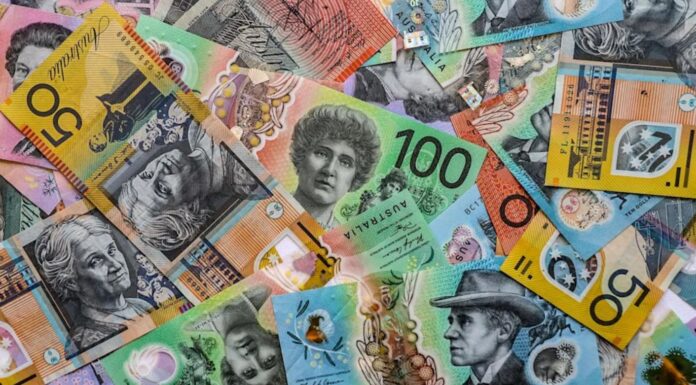 호주 RBA 금리 동결에 주가 하락, 달러 상승 Shares fell and the dollar jumped on the latest RBA’s rate decision. Picture NewsWire Nicholas Eagar