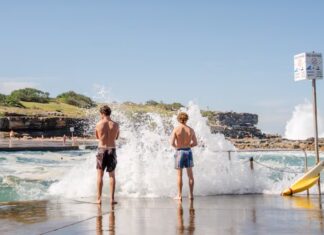 시드니에서 가장 깨끗한 해변은 아발론, 가장 더러운 해변은? Sydney's cleanest and dirtiest beaches have been revealed ahead of scorching temperatures. (ABC News Liam Patrick)