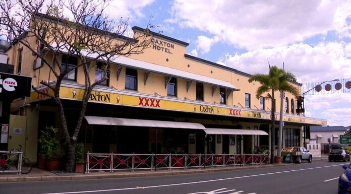 호주 NSW 부자, 유명 펍 캑스턴 호텔 5천만 달러에 매각 The famous Caxton Hotel in Brisbane. (Nine)