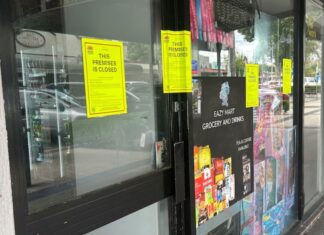 NSW 일대 불법 담배 판매 단속으로 10개 사업장 90일 영업정지 Ten businesses, similar to this one, were closed this week as part of a state government crackdown on illegal tobacco sales. (ABC Riverina Jess Scully)