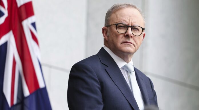 호주 정부, 아동 SNS 금지법 12월 10일부터 시행 예정 Anthony Albanese has acknowledged his government's looming social media ban for children isn't perfect, but has defended the laws. (Alex Ellinghausen)_9news