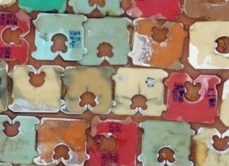 호주 NSW, 내년부터 일상용 플라스틱 제품 단계적 금지 시행 Plastic bread tags are one of many items to be phased out in the next five years by the NSW government. (Supplied)_9news