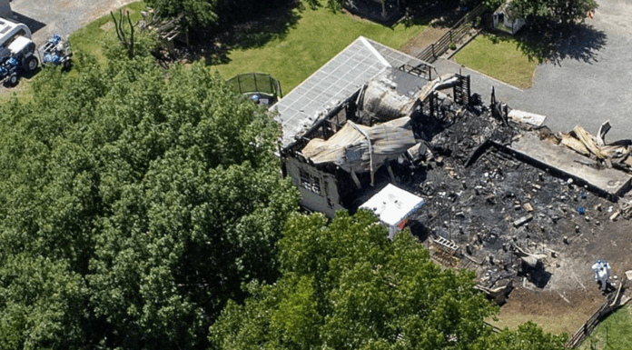 뉴질랜드, 마나와투 주택 화재 3명 사망 An aerial image of the scene of the fire. (Adele Rycroft)_9NEWS