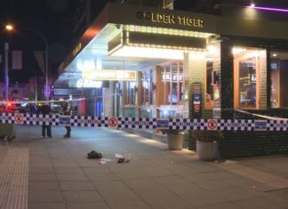 호주 시드니 – 술집 밖 폭행, 남성 혼수 상태 Fabian Morales, 49, was rushed to hospital in a critical condition following an alleged assault outside The Golden Lion in Hurstville. (Nine)
