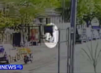 시드니 본다이비치 총격 참사… 축제 현장 노린 테러, 사상자 다수 CCTV captures the moment the alleged gunmen step out of their Campsie rented room. (9News)