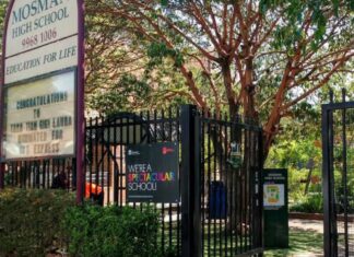 시드니 모스먼 하이스쿨 새복장 규정, 여학생 차별 논란 Mosman High School has had a no uniform policy for decades. Picture Google_news.com.au