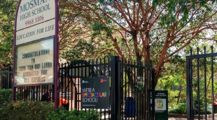 시드니 모스먼 하이스쿨 새복장 규정, 여학생 차별 논란 Mosman High School has had a no uniform policy for decades. Picture Google_news.com.au