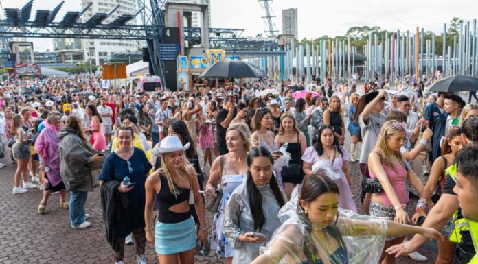 호주 Z세대 행사 티켓 사기 피해 가장 커 Scamming affects Aussies buying tickets for sports, concerts and festivals. Picture NewsWire Flavio Brancaleone_NEWS.COM.AU