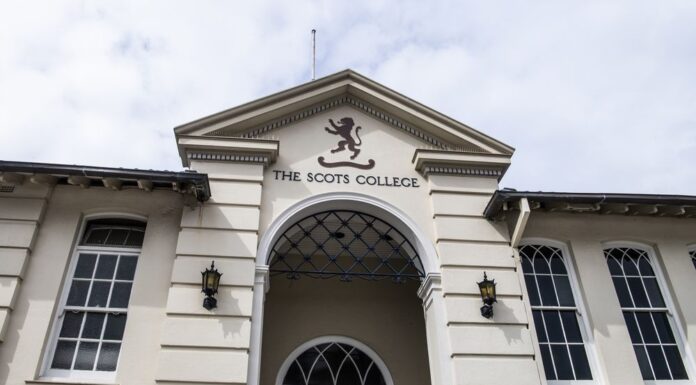 시드니 사립학교 ‘성년식 – human tunnel’ 전통 의식에서 학생 모욕 사건 발생 The Scots College is a Presbyterian day and boarding school for prep to year 12 boys. (Sydney Morning Herald)_9news