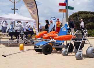 멜버른 프랭스톤 해변, 호주 최고 해변 선정 The Australian-first pilot features accessible beach amenities including beach wheelchairs and walkers. (Facebook)_9news