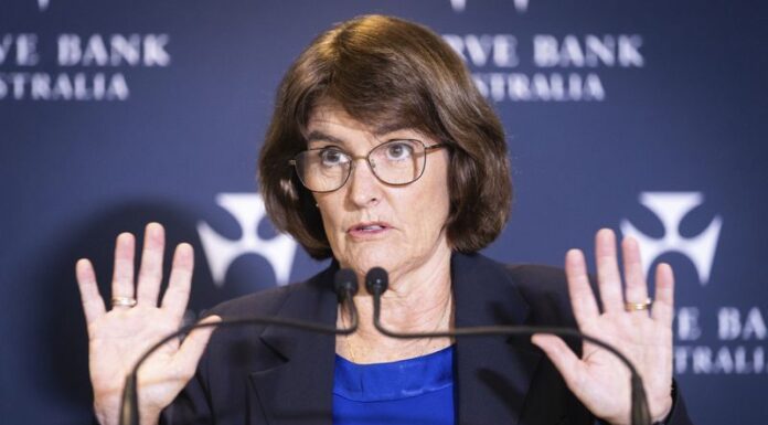 호주, 2026년 금리 전망 RBA governor Michelle Bullock at a press conference. (Renee Nowytarger)_9news