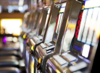 시드니 남성, 도박 문제로 연방경찰 압수수색 받아 Mark Henson, who asked not to be pictured, said he first became addicted to gambling in his early 20s. (Getty images)_9news