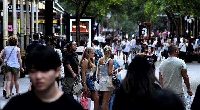 호주 실업률 4.3% 유지, 정규직 감소 A boom in part-time Christmas jobs may have bolstered November's figures. (Kate Geraghty)_9news