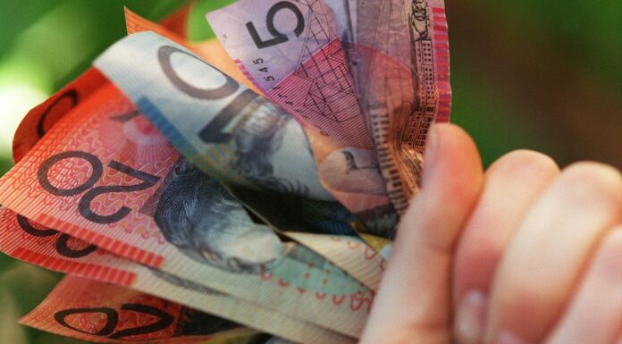 수백만 호주인들, 연말까지 수천달러 건강보험 혜택 소멸 주의 Millions of Aussies are unaware they could be losing thousands at the end of the year. (AFR)_9NEWS