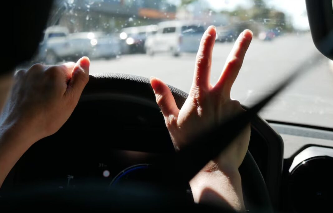 Some truck drivers and country people have noticed fewer drivers giving out courtesy waves. (ABC News Amelia Walters)