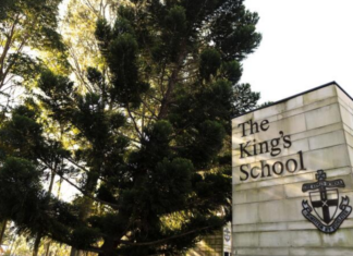 시드니 킹스스쿨 교장, 해임취소 소송중 비밀 합의 후 사임 The King's School. Parramatta. (Rhett WymanSMH)