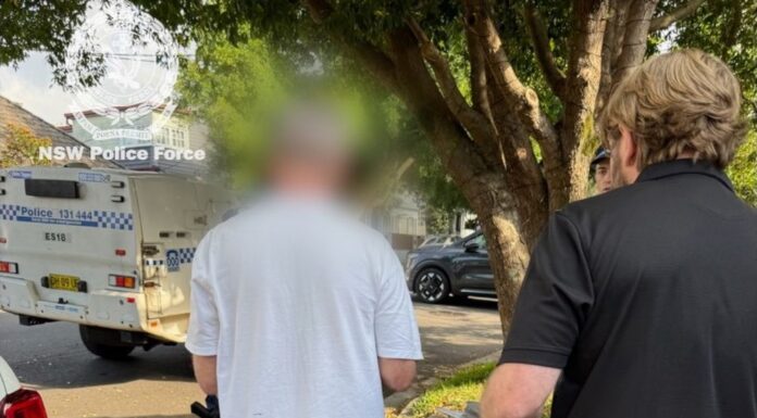 시드니 사립학교 교사, 미성년자 성범죄 공모 혐의로 기소 An image released by NSW Police showing the arrest of Sydney private school teacher Peter James Adams. (NSW Police)_9news
