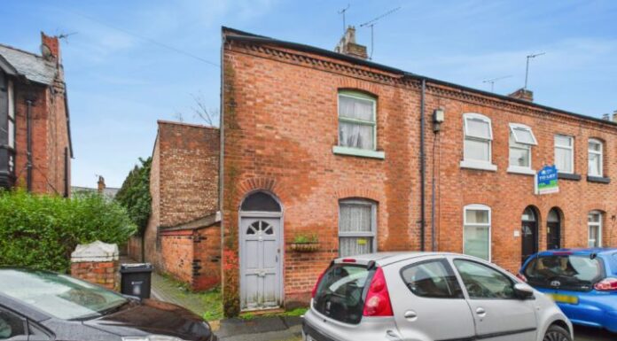 영국 체스터 집, 내부 볼 수 없는데도 25만 달러에 거래 The house is in the city of Chester, England. Photo SDL Property Auctions_DOMAIN.COM.AU