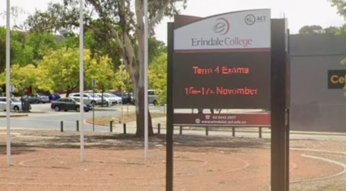 캔버라 교사, 학생들과 단체채팅참여 해고에 부당해고 판정 Erindale College is a year 10-12 college which is renowned for its sports program. Picture Google Maps-NEWS.COM.AU
