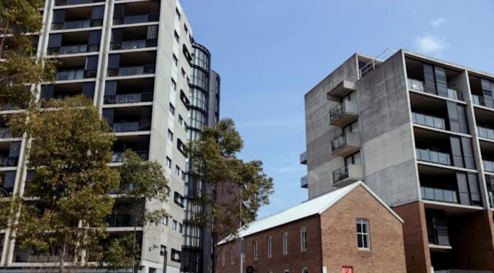 시드니·멜버른 주택시장, 생애 첫 구매자와 투자자 격돌 One factor contributing to price growth at the market’s entry level is high investor activity. Photo Dominic Lorrimer_9news