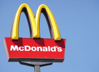 멜버른 노스코트 하이스트리트 24시간 맥도날드, 법적 분쟁으로 번지다 McDonald's has launched proceedings in VCAT to appeal a council decision to block a 24-hour restaurant in Northcote's High Street. (Getty)_9news