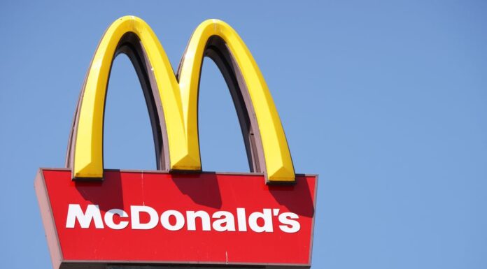 멜버른 노스코트 하이스트리트 24시간 맥도날드, 법적 분쟁으로 번지다 McDonald's has launched proceedings in VCAT to appeal a council decision to block a 24-hour restaurant in Northcote's High Street. (Getty)_9news