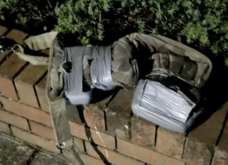 본다이 가슴 보호복 착용 남성 체포 후 주 출국 명령 Police searched his car, where they allegedly found another duct-taped vest, a face mask and a tin believed to contain prohibited drugs. (TodayNSW Police)