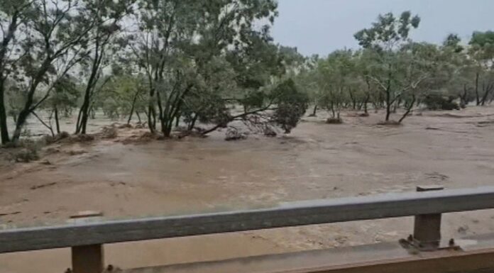 퀸즐랜드, 대홍수 이후 비는 줄었지만 여전히 큰 불안감 가져 Parts of the state received a year's worth of rain in just a week. (Nine)