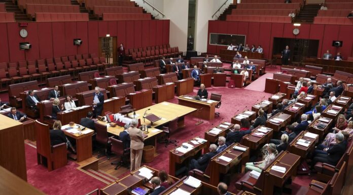 호주상원, 혐오 발언 및 총기 규제 강화 법안 통과… 정치권 논쟁 격화 The federal government's new hate speech and gun laws, devised in response to the Bondi Beach terror attack, have passed after a long night of voting in the Senate. (Alex Ellinghausen)_9news