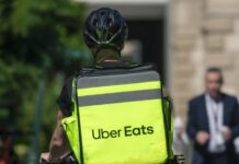 Bunnings, 시드니서 Uber Eats 배달 서비스 시작 Australian hardware giant Bunnings will be available on the Uber Eats delivery service for the first time. Picture NewsWire Glenn Campbell_news.com.au