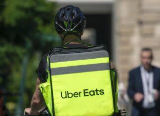 Bunnings, 시드니서 Uber Eats 배달 서비스 시작 Australian hardware giant Bunnings will be available on the Uber Eats delivery service for the first time. Picture NewsWire Glenn Campbell_news.com.au