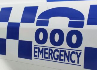 NSW 주 전역 쇼핑센터 주차장 사기 혐의 남성 기소 Police were told two men worked together to steal from multiple elderly women inside shopping centre carparks around the state between January 3 and January 7. (Getty)_9news