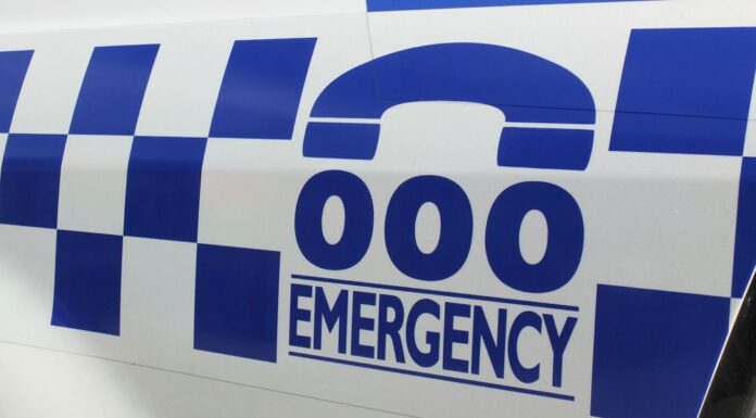 NSW 주 전역 쇼핑센터 주차장 사기 혐의 남성 기소 Police were told two men worked together to steal from multiple elderly women inside shopping centre carparks around the state between January 3 and January 7. (Getty)_9news